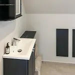 2 Bedroom Stunning In *