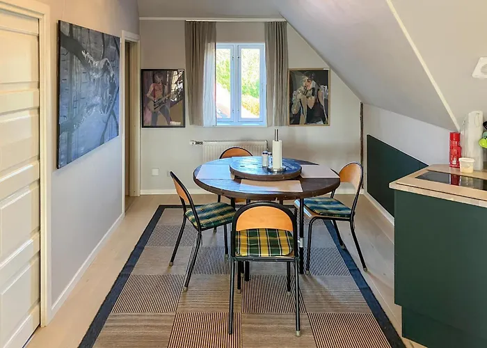 2 Bedroom Stunning In *