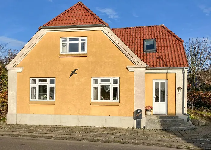2 Bedroom Stunning In *